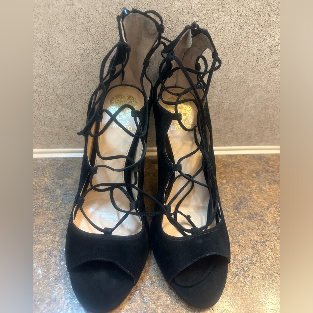 Vince camuto  heels 👠